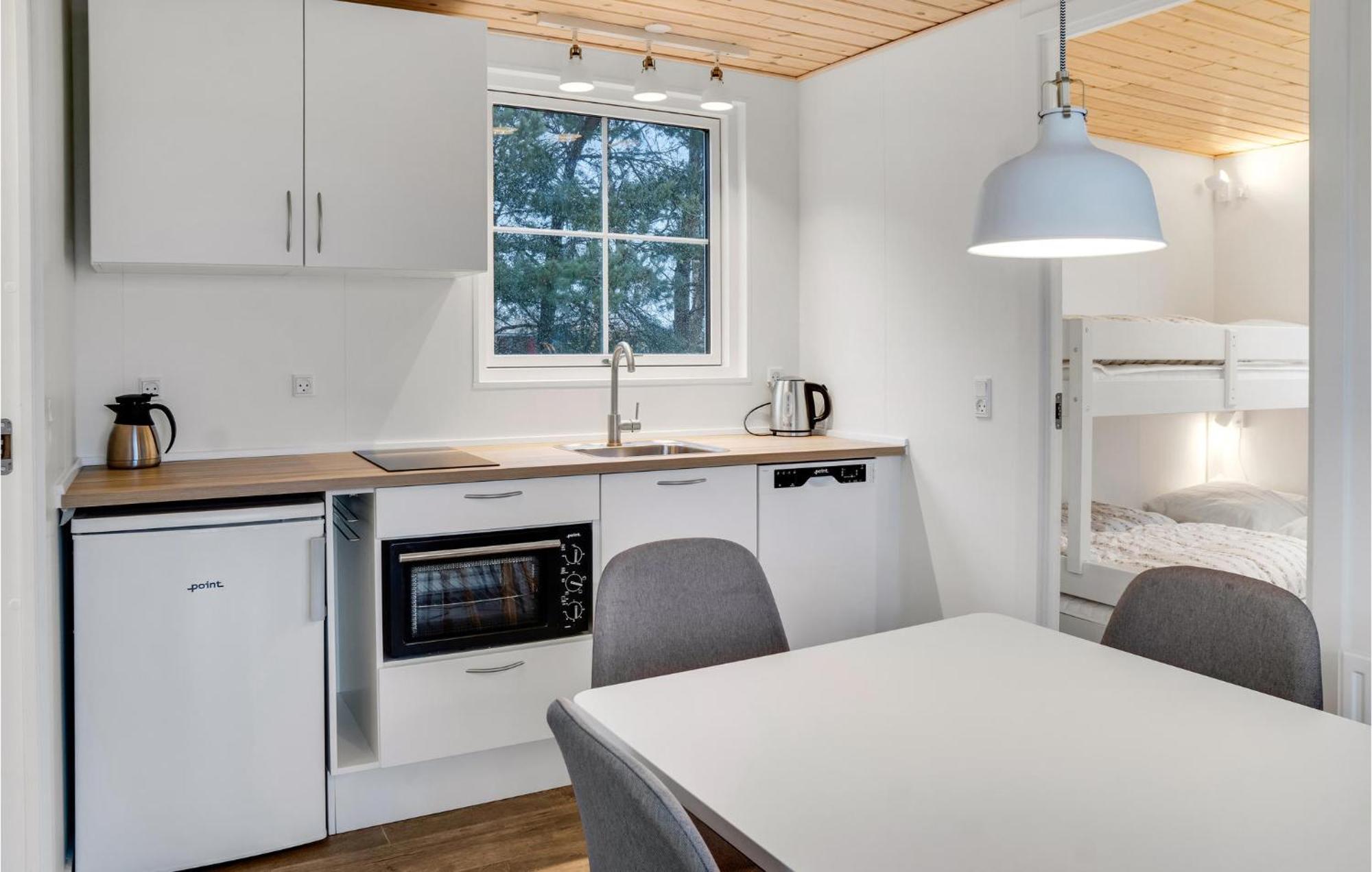 2 Bedroom Nice Apartment In Vaeggerlose Bøtø By Екстериор снимка