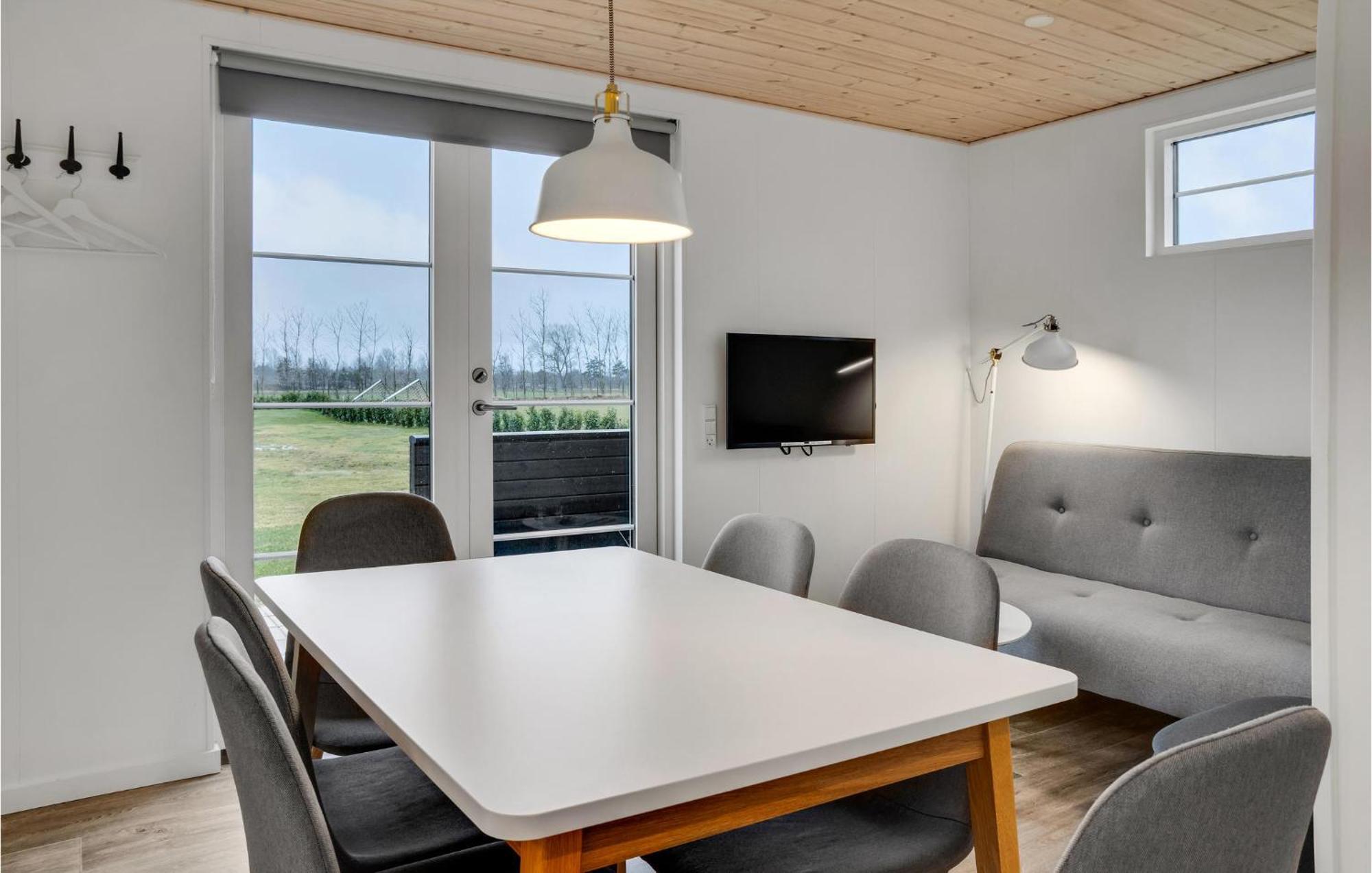 2 Bedroom Nice Apartment In Vaeggerlose Bøtø By Екстериор снимка
