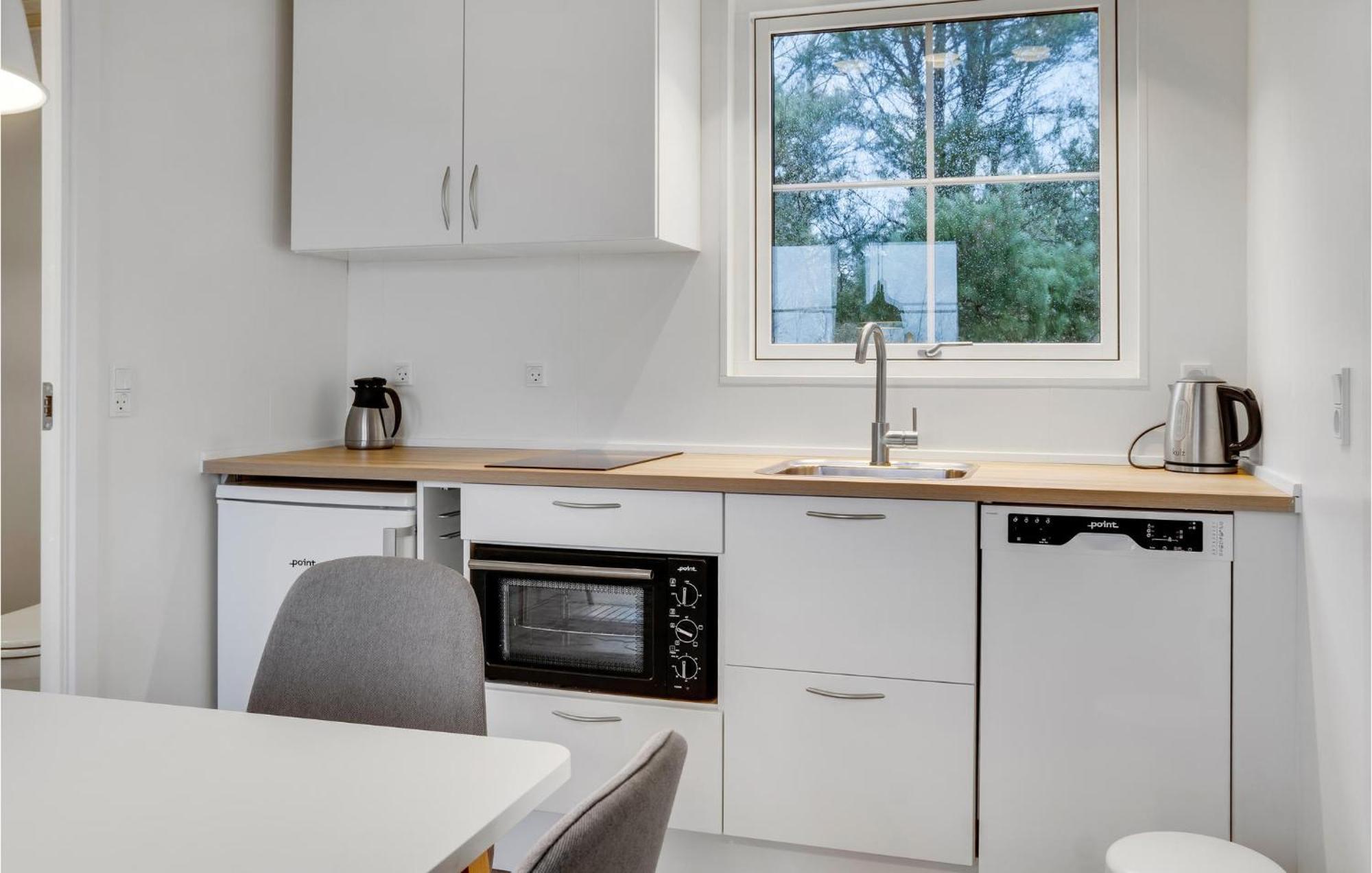 2 Bedroom Nice Apartment In Vaeggerlose Bøtø By Екстериор снимка